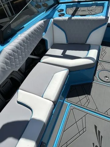 Slide: The Image of Tigé 22RZX 2024 - 6