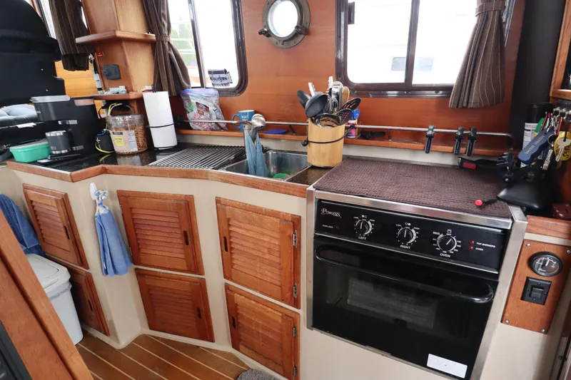 Slide: The Image of Ranger Tug R-31 2013 - 24