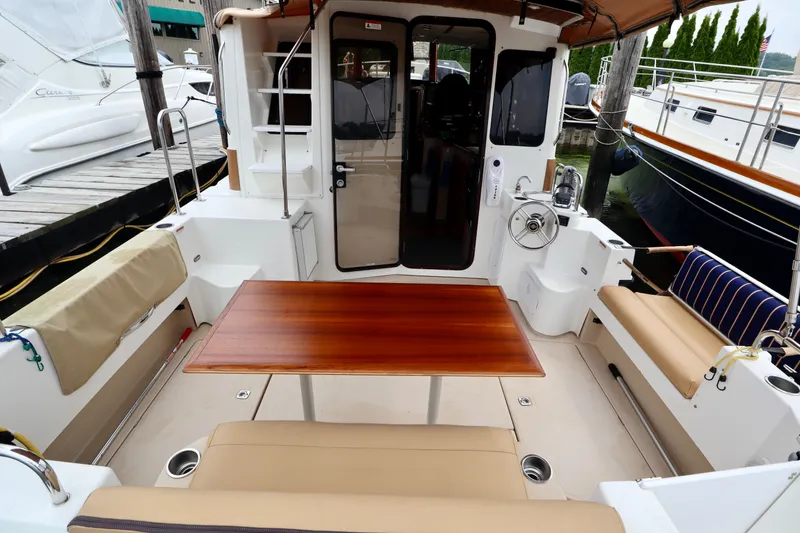 Slide: The Image of Ranger Tug R-31 2013 - 31