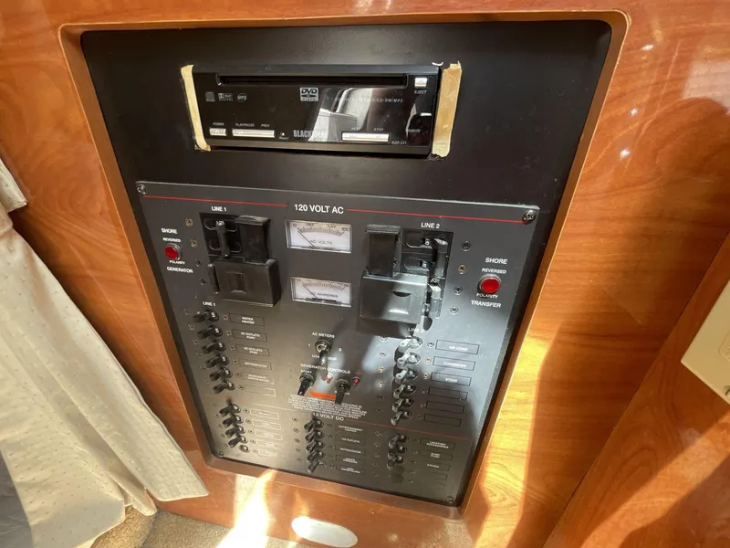 Slide: The Image of Larson 290 2005 - 18