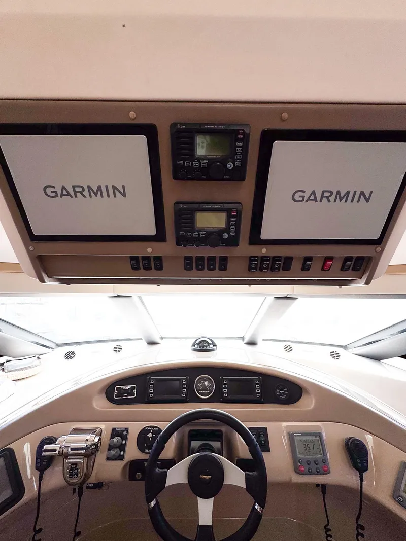 Slide: The Image of 2006 Carver 560 Voyager helm with Garmin navigation system - 17