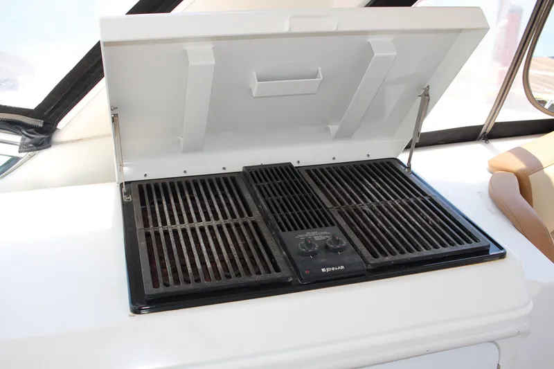 Slide: The Image of Outdoor grill on 2006 Carver 560 Voyager yacht. - 34