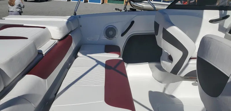 Slide: The Image of 2024 Tahoe 185 S boat interior with white and maroon seating. - 35