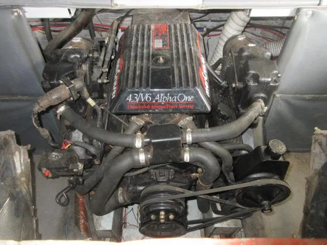 Slide: The Image of 1990 Lund 1850 Tyee Gran Sport boat engine, 4.3 V6 Alpha One, Thunderbolt Ignition. - 20