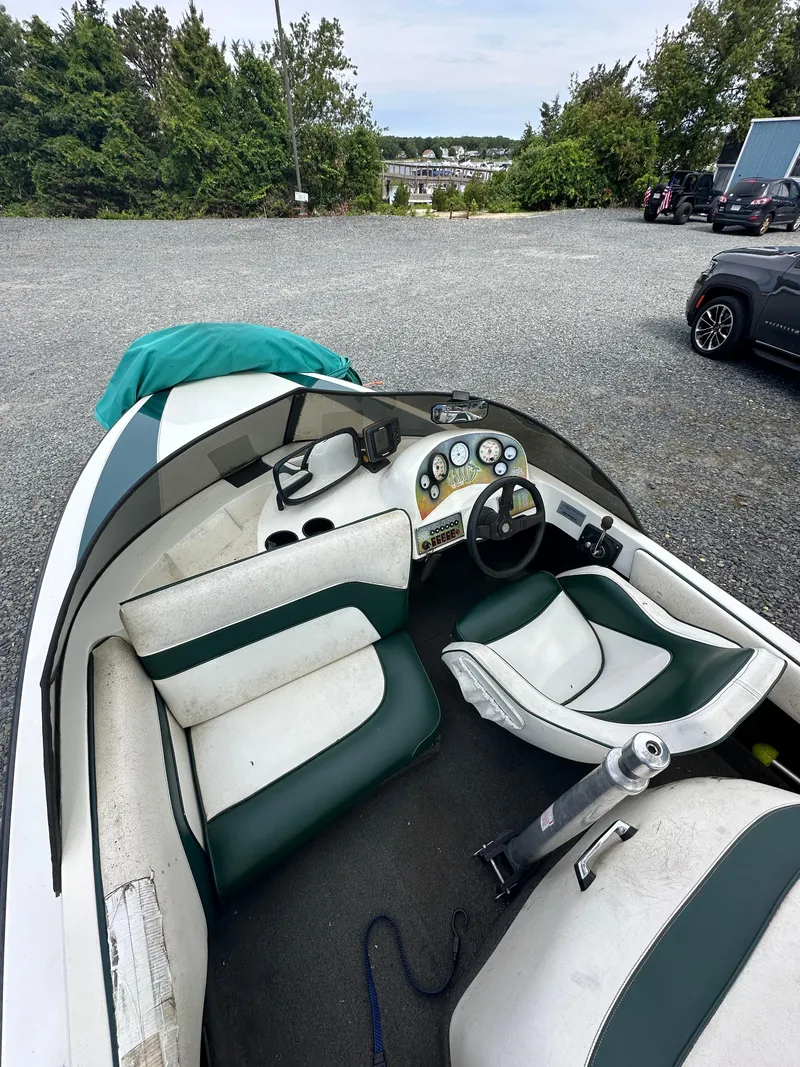 Slide: The Image of 1998 Gekko GTS-20 boat interior with green and white seats, dashboard, and steering wheel. - 6
