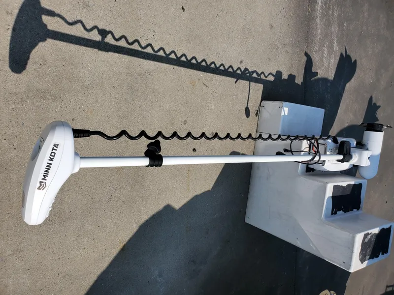 Slide: The Image of Boston Whaler 240 Dauntless 2018 - 11