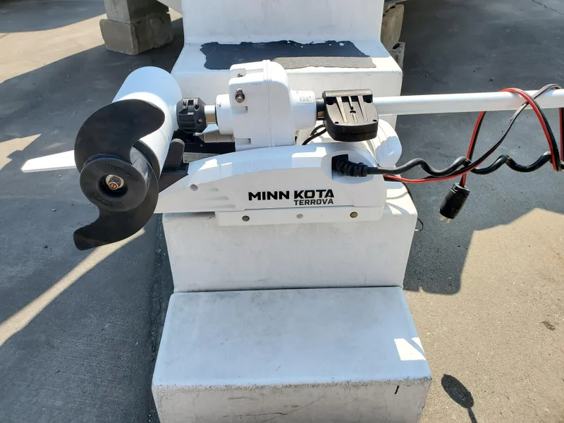 Slide: The Image of Boston Whaler 240 Dauntless 2018 - 14