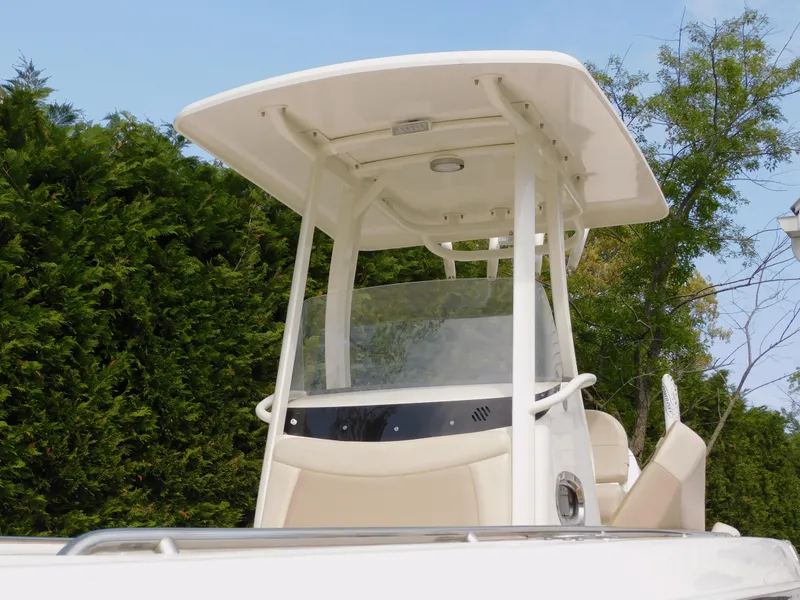 Slide: The Image of Boston Whaler 240 Dauntless 2018 - 19