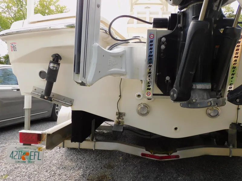 Slide: The Image of Boston Whaler 240 Dauntless 2018 - 25