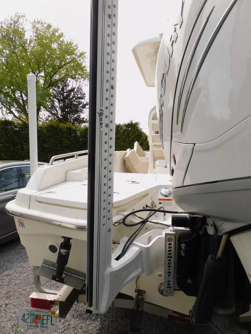 Slide: The Image of Boston Whaler 240 Dauntless 2018 - 28