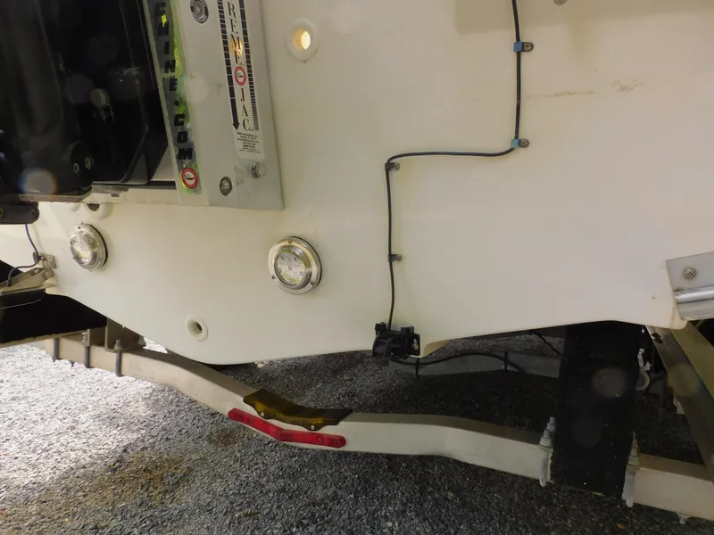 Slide: The Image of Boston Whaler 240 Dauntless 2018 - 30