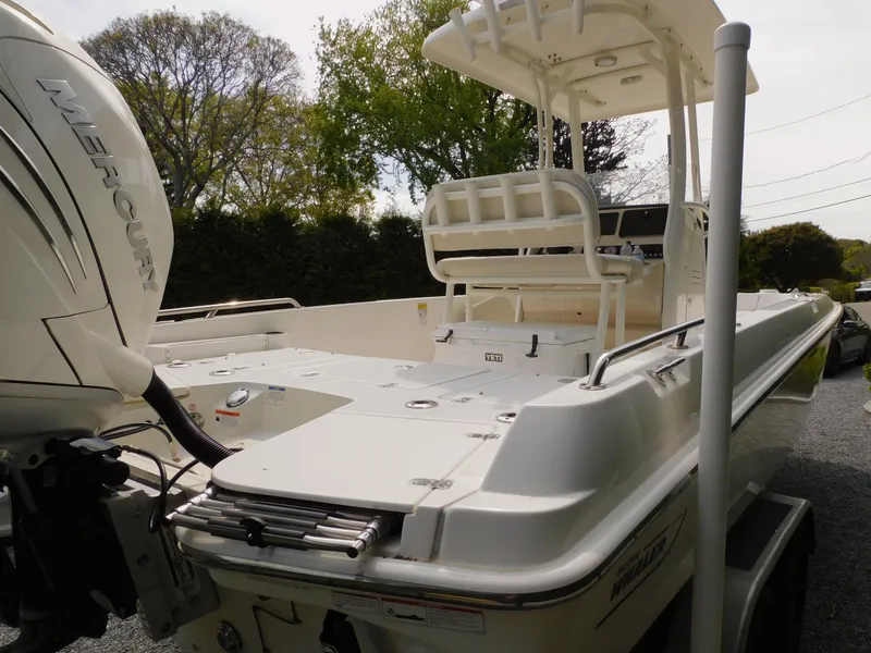 Slide: The Image of Boston Whaler 240 Dauntless 2018 - 33