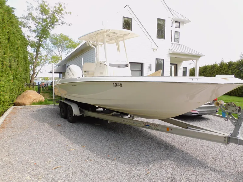 Slide: The Image of Boston Whaler 240 Dauntless 2018 - 36