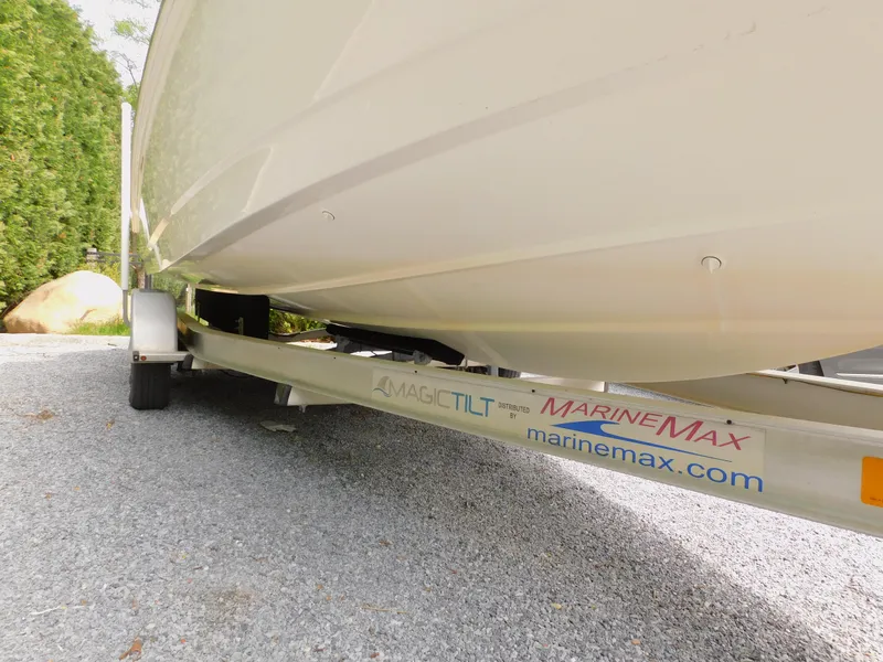 Slide: The Image of Boston Whaler 240 Dauntless 2018 - 37