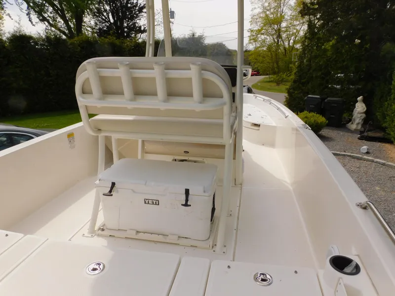 Slide: The Image of Boston Whaler 240 Dauntless 2018 - 40