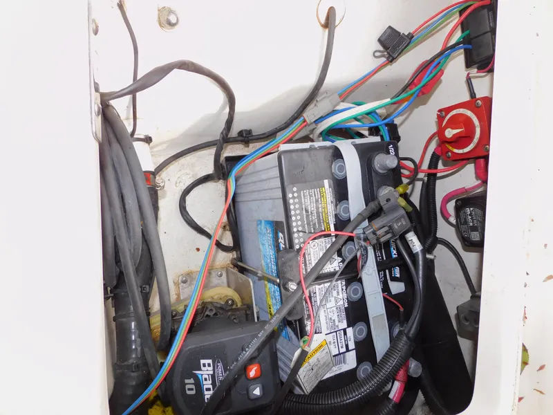 Slide: The Image of Boston Whaler 240 Dauntless 2018 - 46