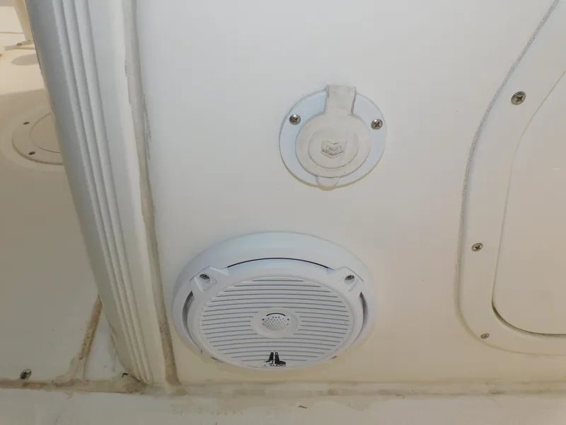 Slide: The Image of Boston Whaler 240 Dauntless 2018 - 64