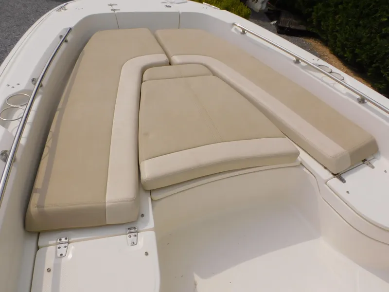 Slide: The Image of Boston Whaler 240 Dauntless 2018 - 72