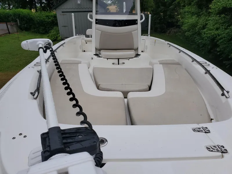 Slide: The Image of Boston Whaler 240 Dauntless 2018 - 9