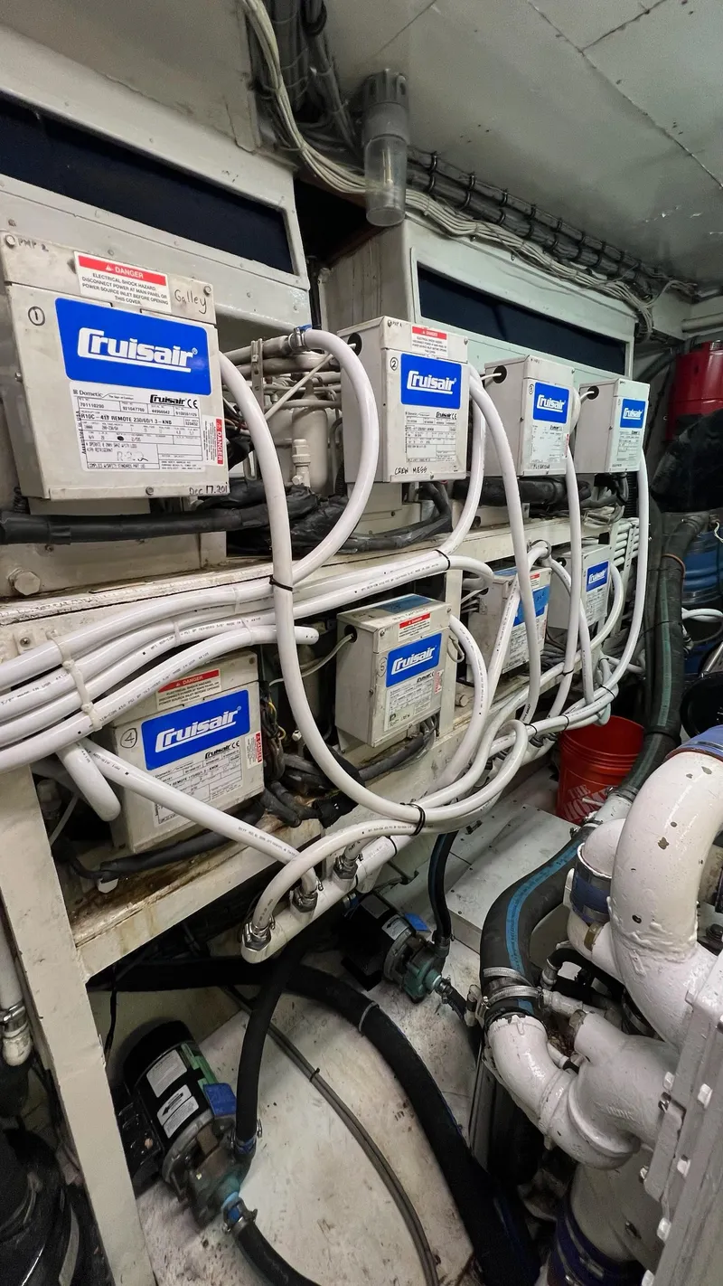 Slide: The Image of Hatteras 72 Motor Yacht 1987 - 52