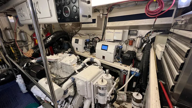 Slide: The Image of Hatteras 72 Motor Yacht 1987 - 54