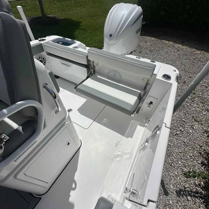 Slide: The Image of 2024 Everglades 235 Center Console boat interior with seating and Yamaha outboard motor. - 7