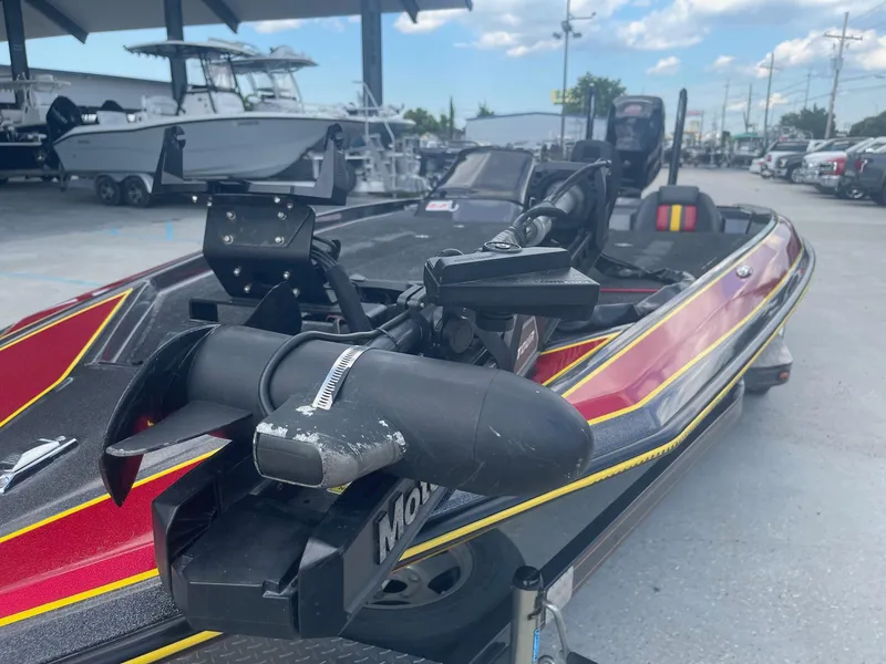 Slide: The Image of 2013 Bullet 21 XRS boat with Minn Kota trolling motor in a marina. - 9