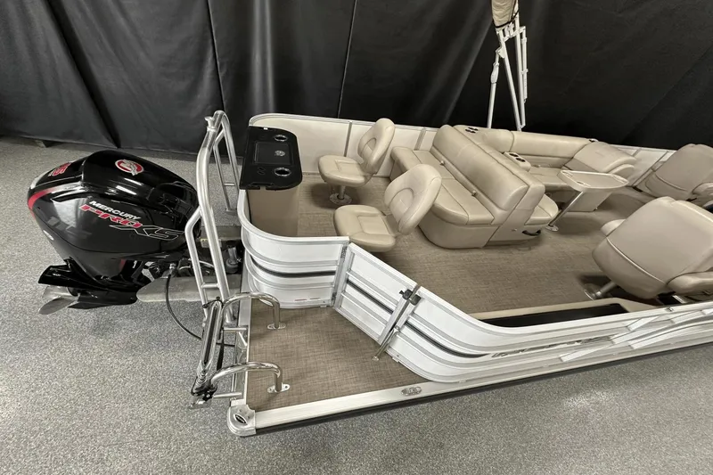 Slide: The Image of Ranger REATA 220 FISHING PONTOON 2018 - 10
