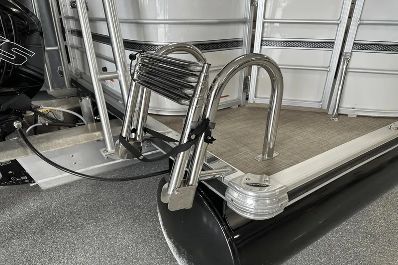Slide: The Image of Ranger REATA 220 FISHING PONTOON 2018 - 13