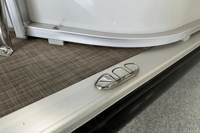 Slide: The Image of Ranger REATA 220 FISHING PONTOON 2018 - 15