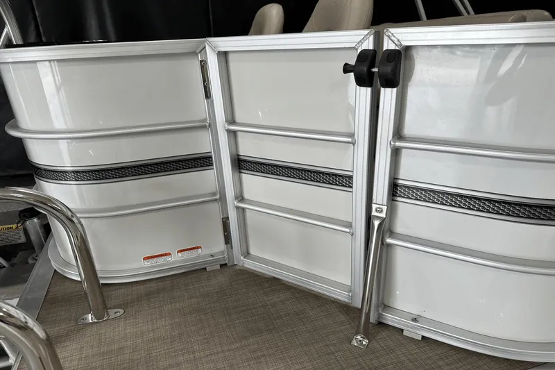 Slide: The Image of Ranger REATA 220 FISHING PONTOON 2018 - 25