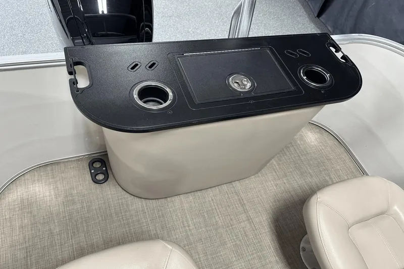 Slide: The Image of Ranger REATA 220 FISHING PONTOON 2018 - 30