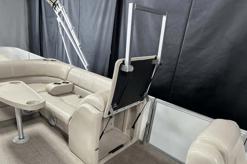 Slide: The Image of Ranger REATA 220 FISHING PONTOON 2018 - 53