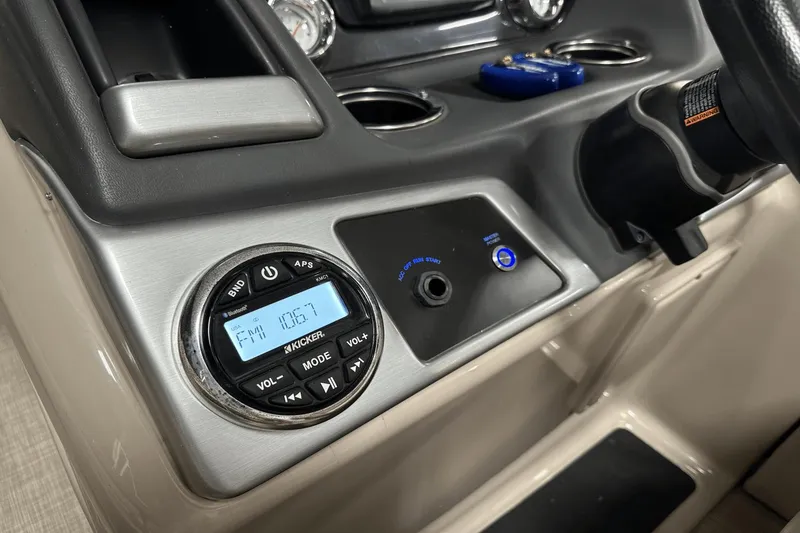 Slide: The Image of Ranger REATA 220 FISHING PONTOON 2018 - 68