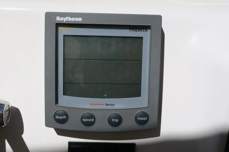 Slide: The Image of Raytheon Autohelm Series display on 2002 Sea Ray 400 Sedan Bridge. - 14