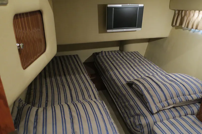 Slide: The Image of Sea Ray 400 Sedan Bridge 2002 - 51