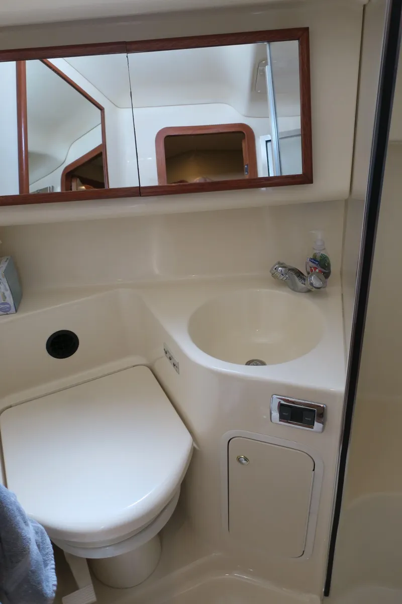 Slide: The Image of Sea Ray 400 Sedan Bridge 2002 - 53