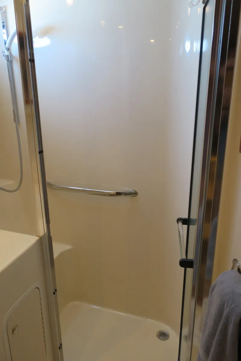 Slide: The Image of Sea Ray 400 Sedan Bridge 2002 - 63