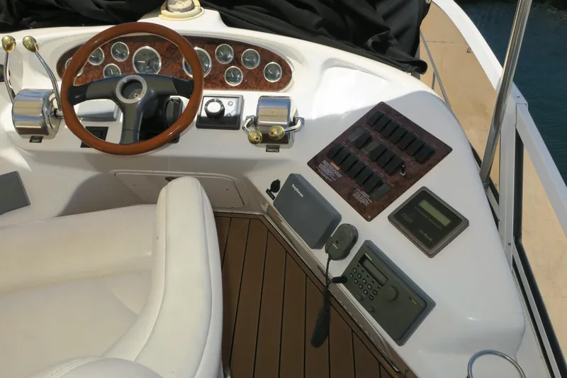 Slide: The Image of Sea Ray 400 Sedan Bridge 2002 - 70