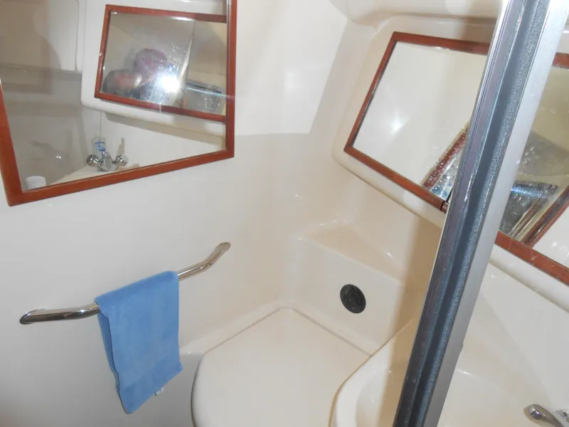 Slide: The Image of Sea Ray 400 Sedan Bridge 2002 - 81