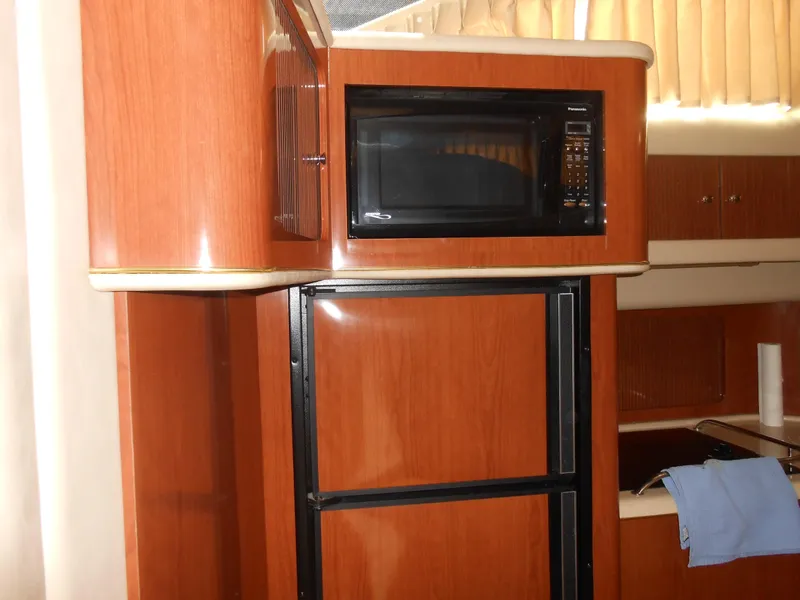 Slide: The Image of Sea Ray 400 Sedan Bridge 2002 - 83