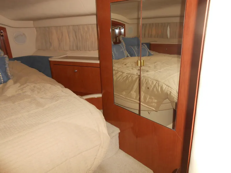 Slide: The Image of Sea Ray 400 Sedan Bridge 2002 - 85