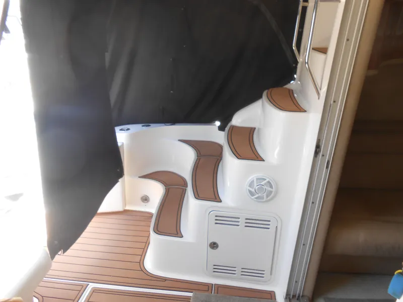 Slide: The Image of Sea Ray 400 Sedan Bridge 2002 - 95