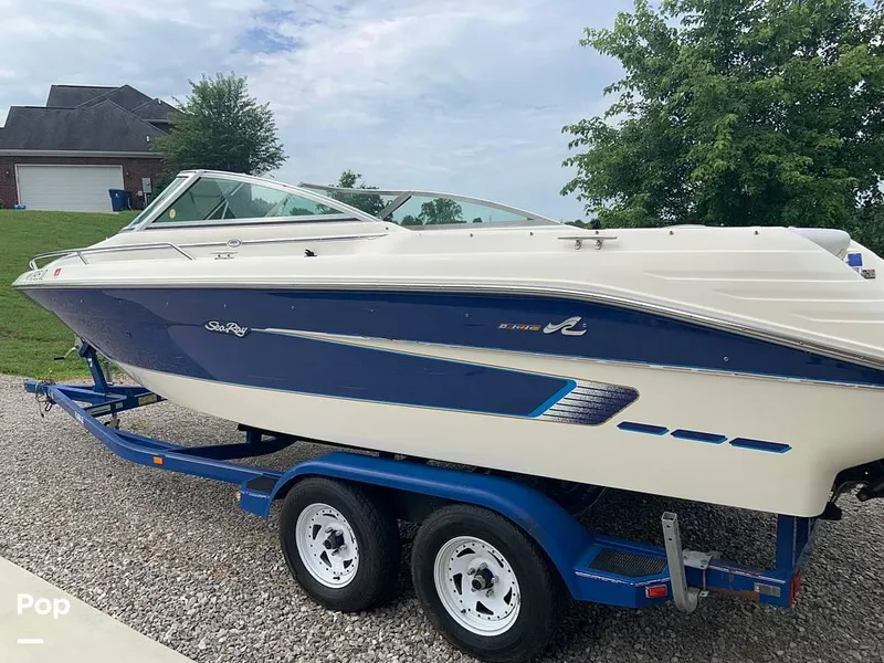 Slide: The Image of 1994 Sea Ray 220 Signature for sale in Somerset, KY - 16