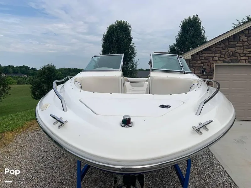 Slide: The Image of 1994 Sea Ray 220 Signature for sale in Somerset, KY - 17