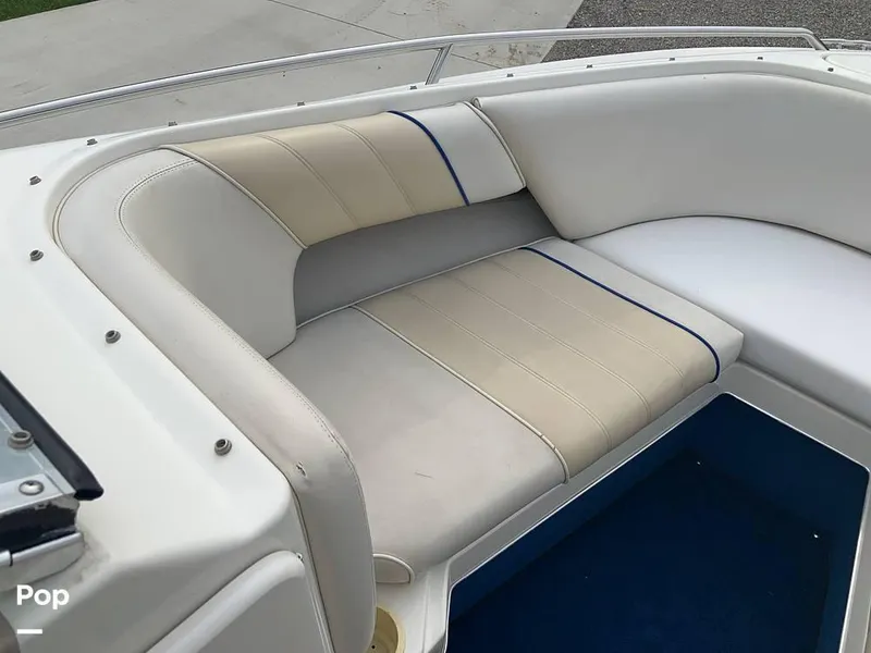 Slide: The Image of 1994 Sea Ray 220 Signature for sale in Somerset, KY - 26