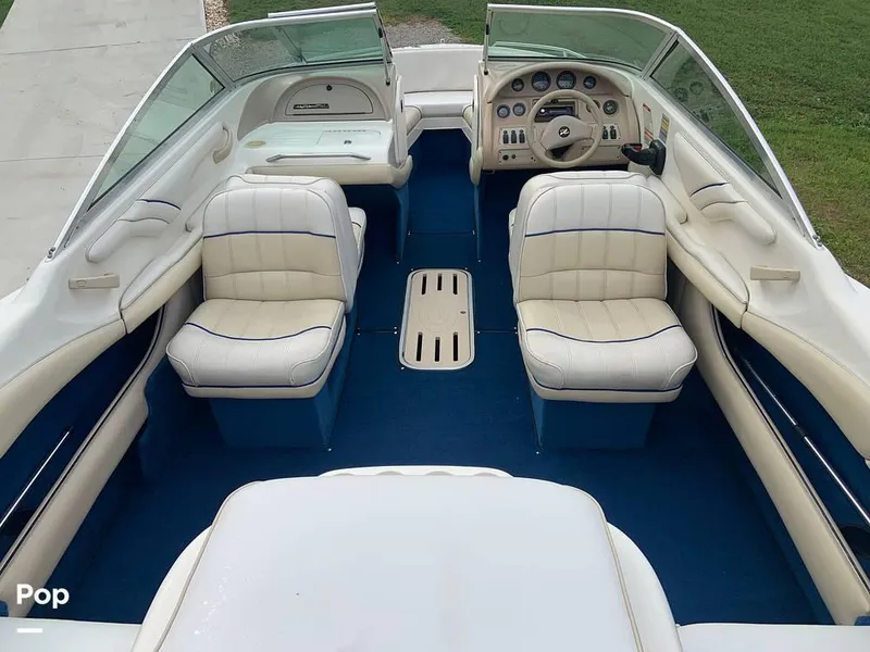Slide: The Image of 1994 Sea Ray 220 Signature for sale in Somerset, KY - 3
