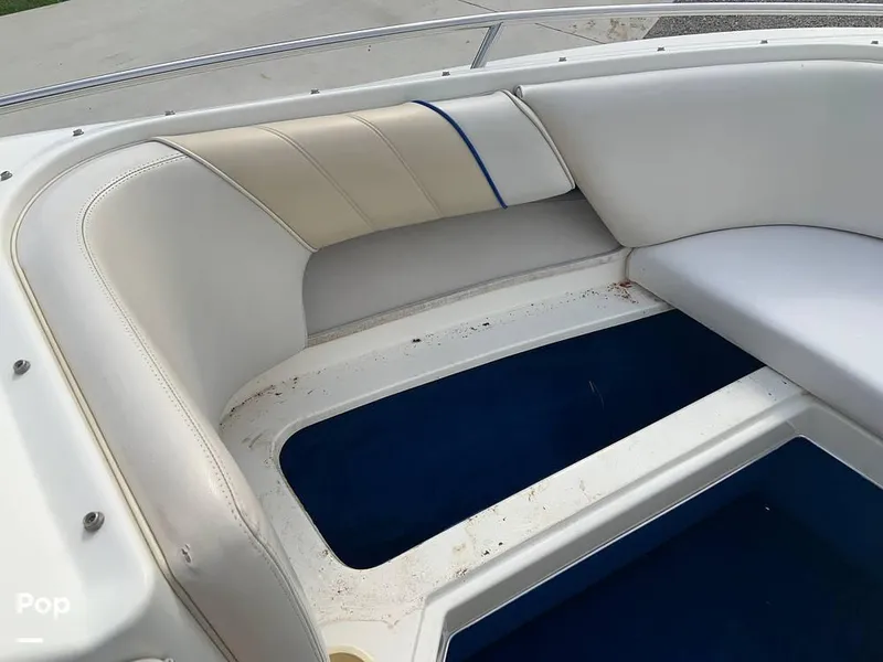 Slide: The Image of 1994 Sea Ray 220 Signature for sale in Somerset, KY - 34