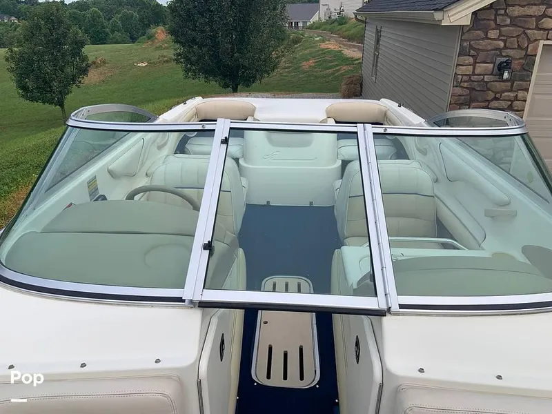 Slide: The Image of 1994 Sea Ray 220 Signature for sale in Somerset, KY - 36