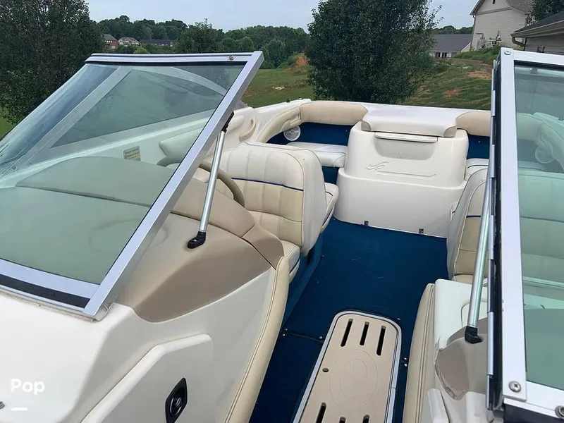 Slide: The Image of 1994 Sea Ray 220 Signature for sale in Somerset, KY - 38